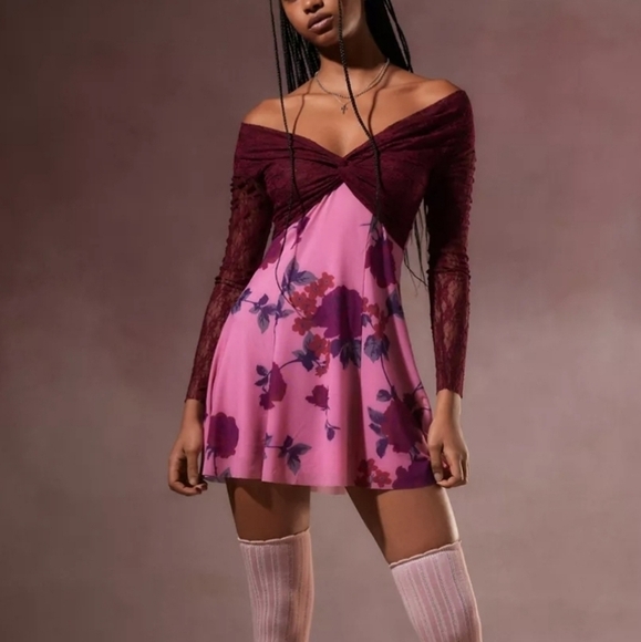 Urban Outfitters Kimchi Blue Sydney Off Shoulder Mini Dress in Pink Combo NWT - Picture 2 of 10